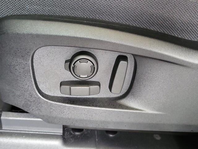 2025 Land Rover Defender V8