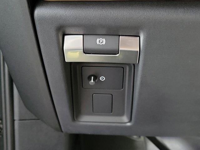 2025 Land Rover Defender V8