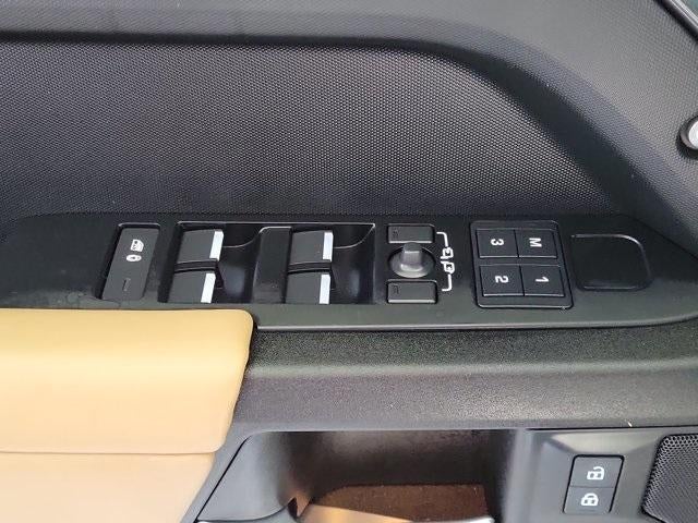 2025 Land Rover Defender V8