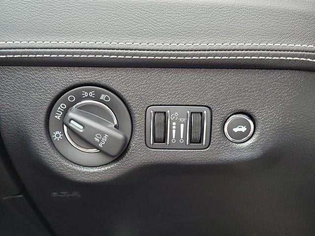 2023 Chrysler 300 300C