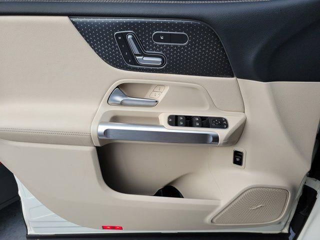 2025 Mercedes-Benz GLB 250